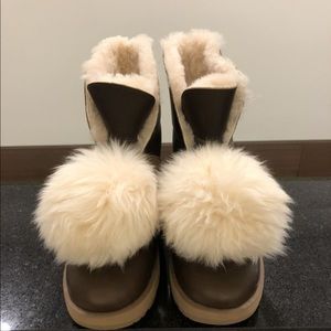 UGG Isley Women’s Boot Size 7 USA